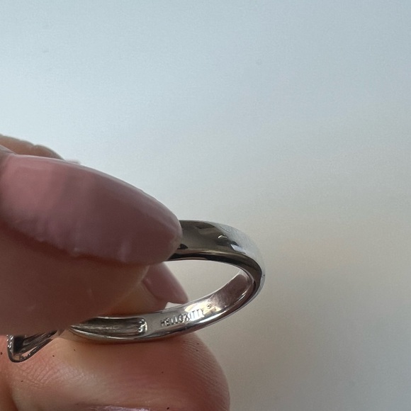 New) Hello Kitty Diamond Ring - Picture 5 of 6